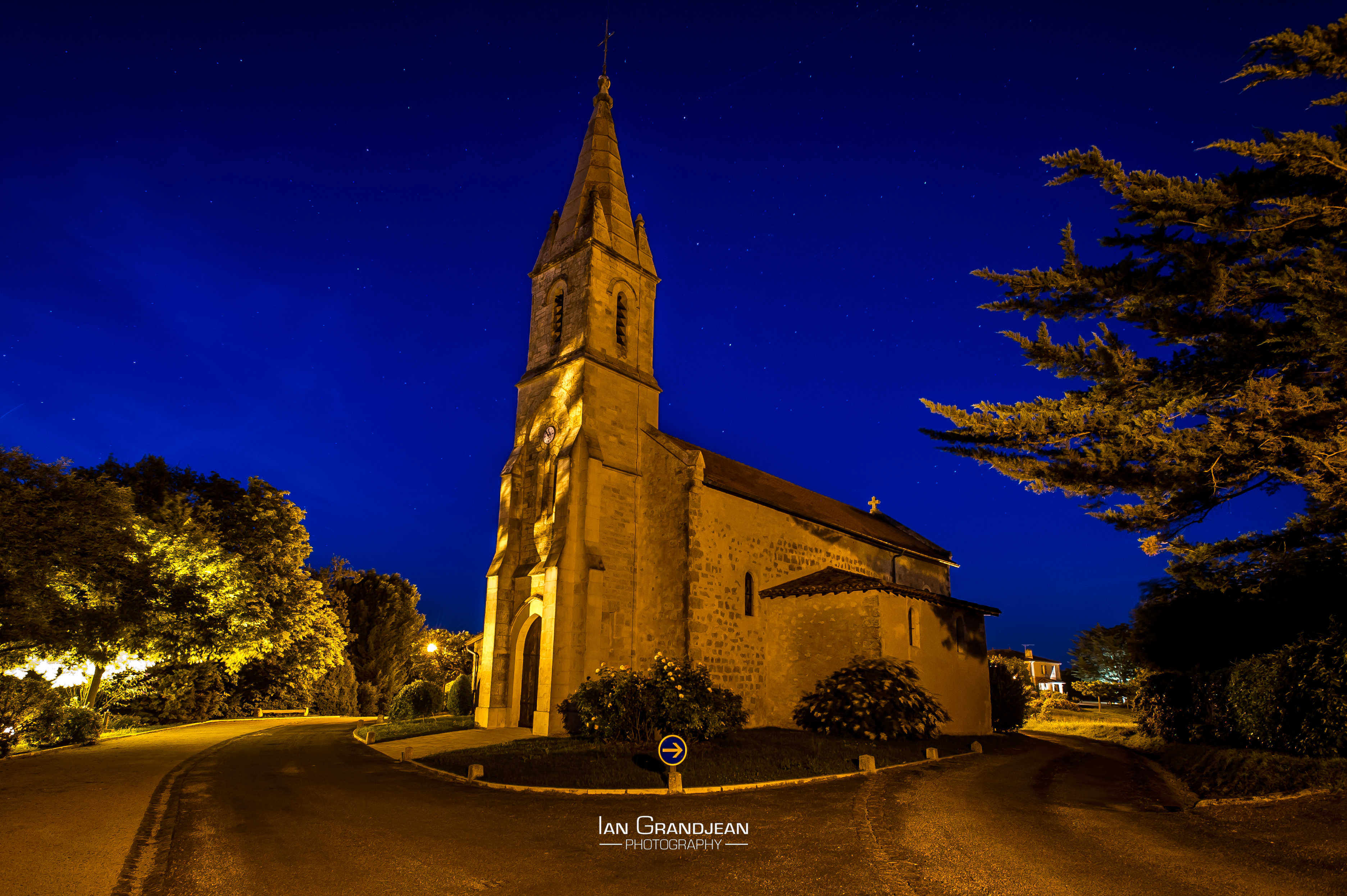 Eglise la nuit (photo Ian Grandjean)